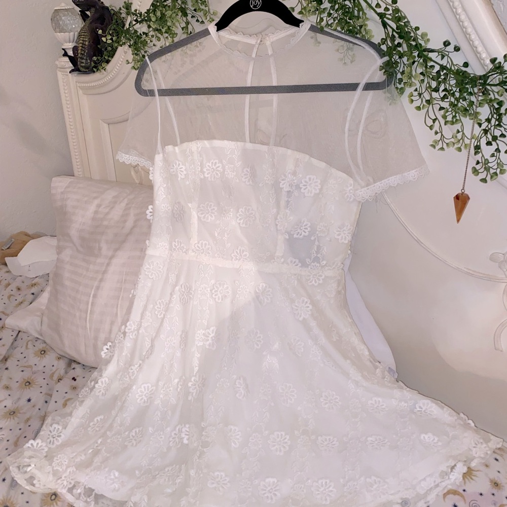 Forever 21 Lace floral dress